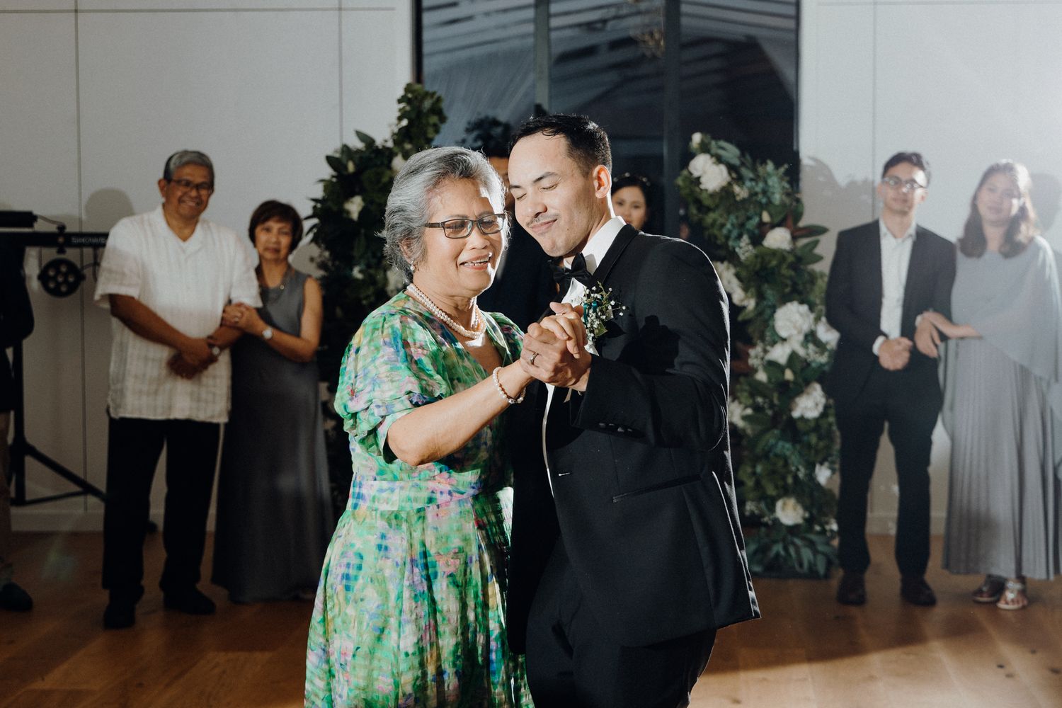 A touching dance moment between the groom and his mom captured by Apertured Media Auckland Wedding Photographer.
