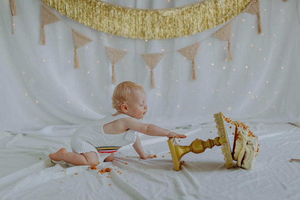 cake falling over during cake smash session