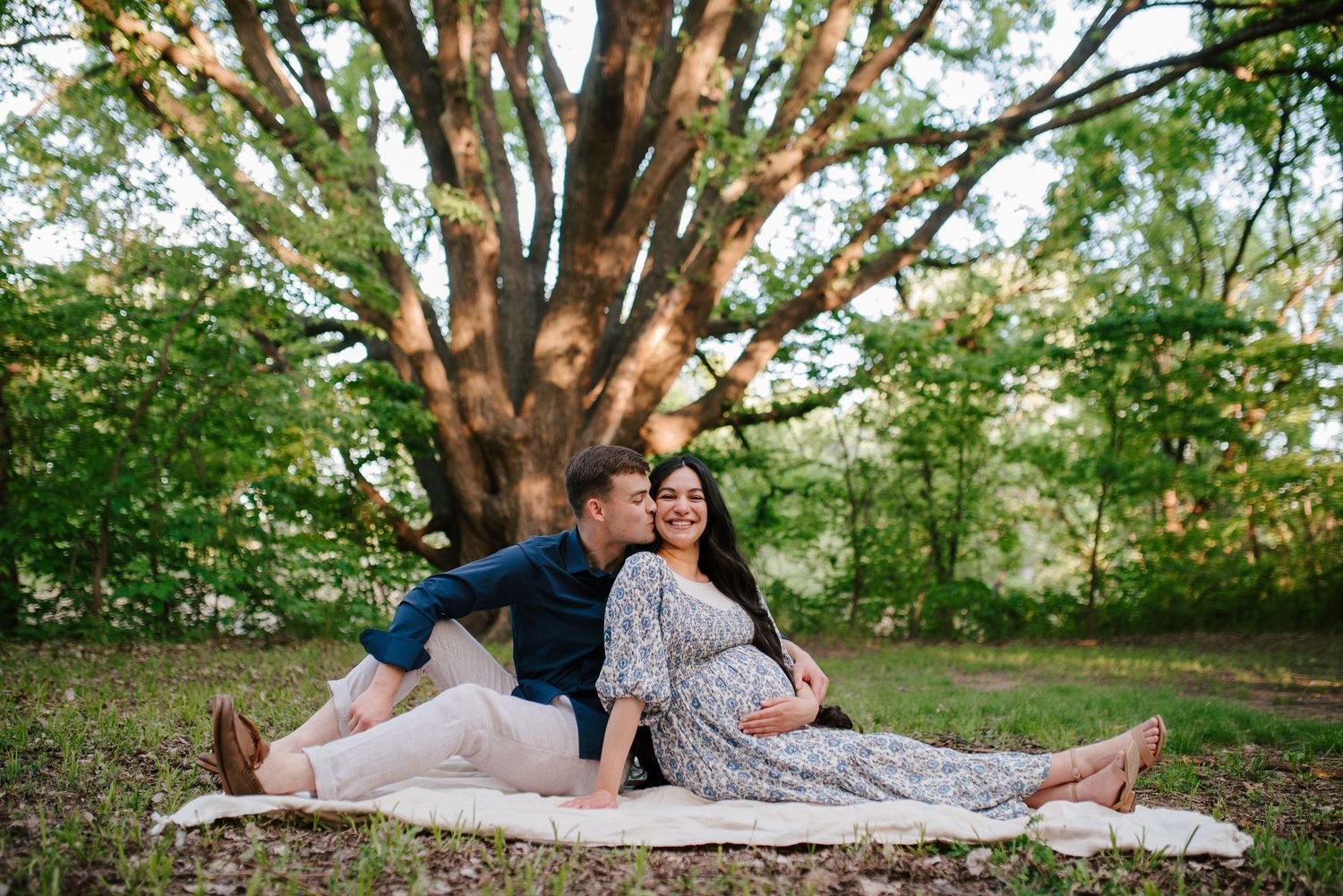 Maternity pregnancy photo session in Sedgwick County Park, family pictures in Wichita, KS, by Jessica Nadine Photography