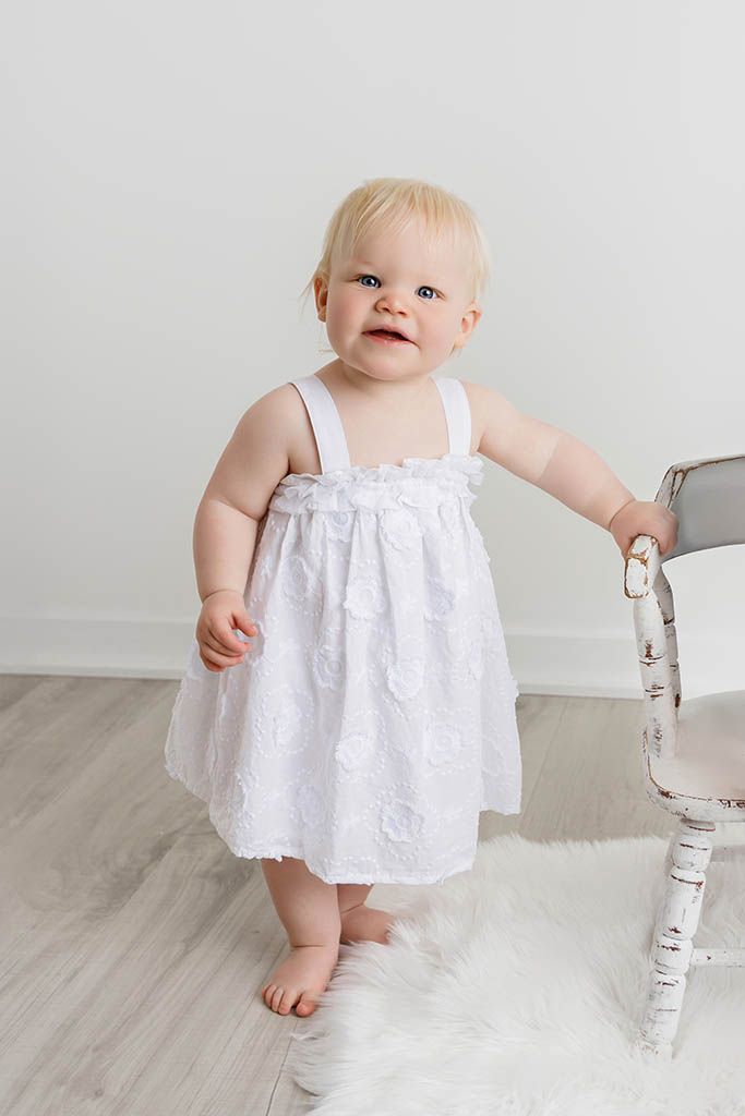 Professional portrait photography studio in Canyon Lake California - baby photographer photo of one year old girl.