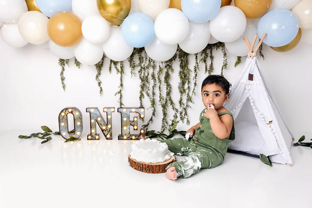 Moreno Valley Cake Smash Photographer: Baby's first birthday photos with ONE marquee letters, white teepee, and balloons.