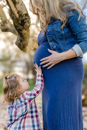 Candid, natural extended family photography in Ridgefield, Fairfield, Danbury, Wilton, Westport & New Canaan, CT. Perfect for generations to