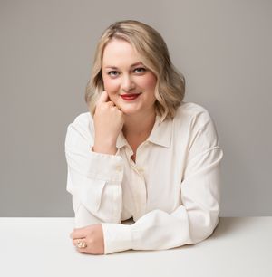 Professional headshots for Rachel Porter -- Executive Director of West Seattle Chamber of Commerce, created by Yulia Ordaz Photography