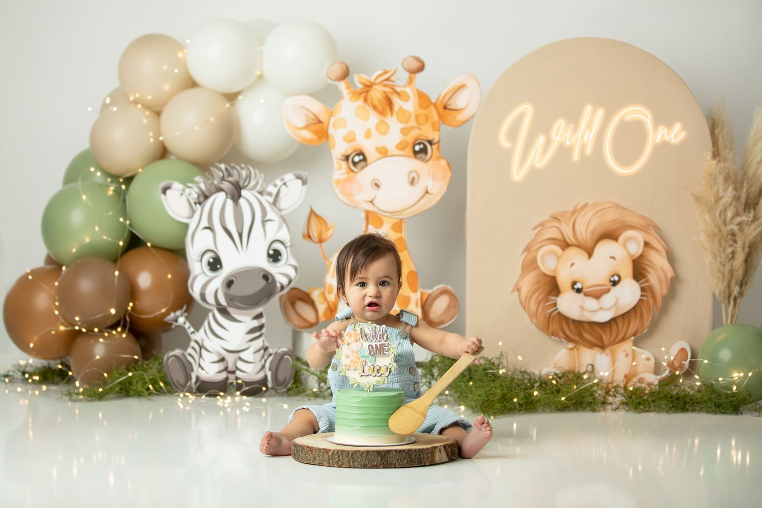 Luxury cake smash photoshoot for Brisbane families with green jungle theme.