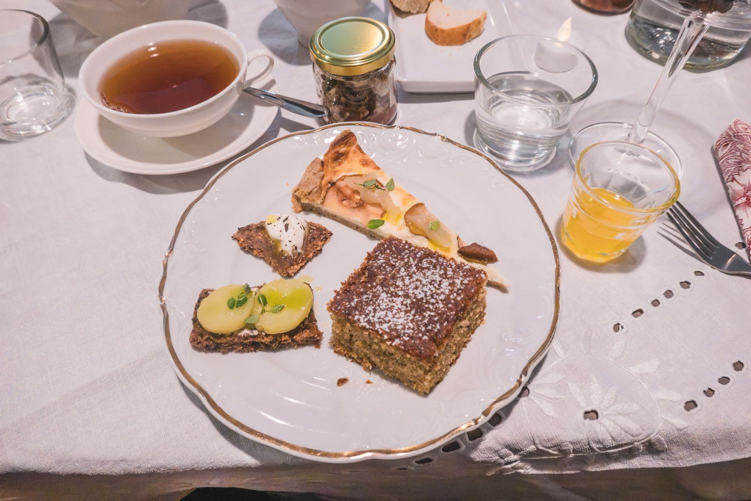 Cosy Afternoon of Flavours - Photo by © Reka Csulak - Three Pod Studio