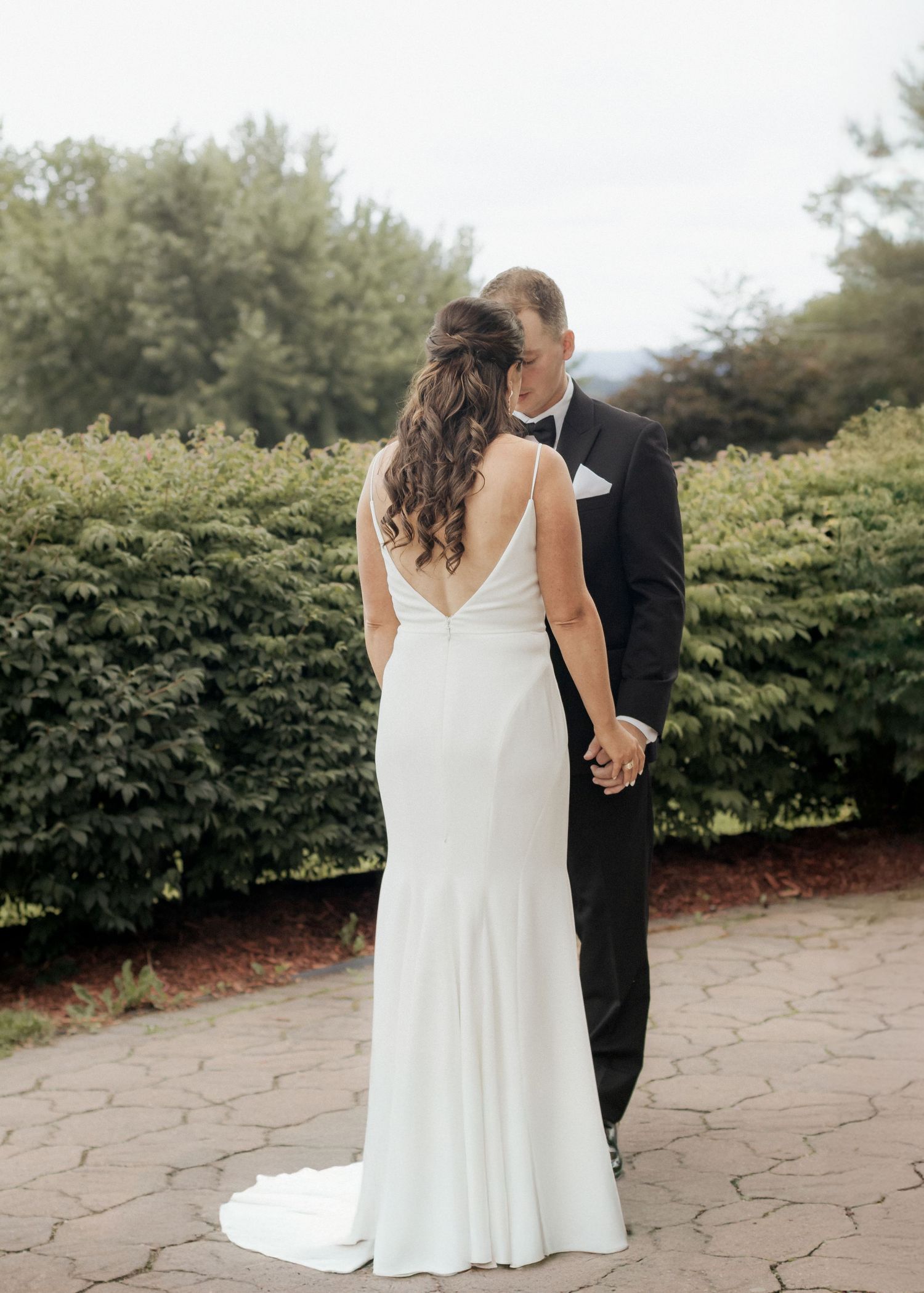 Bride detail photography pearl necklace