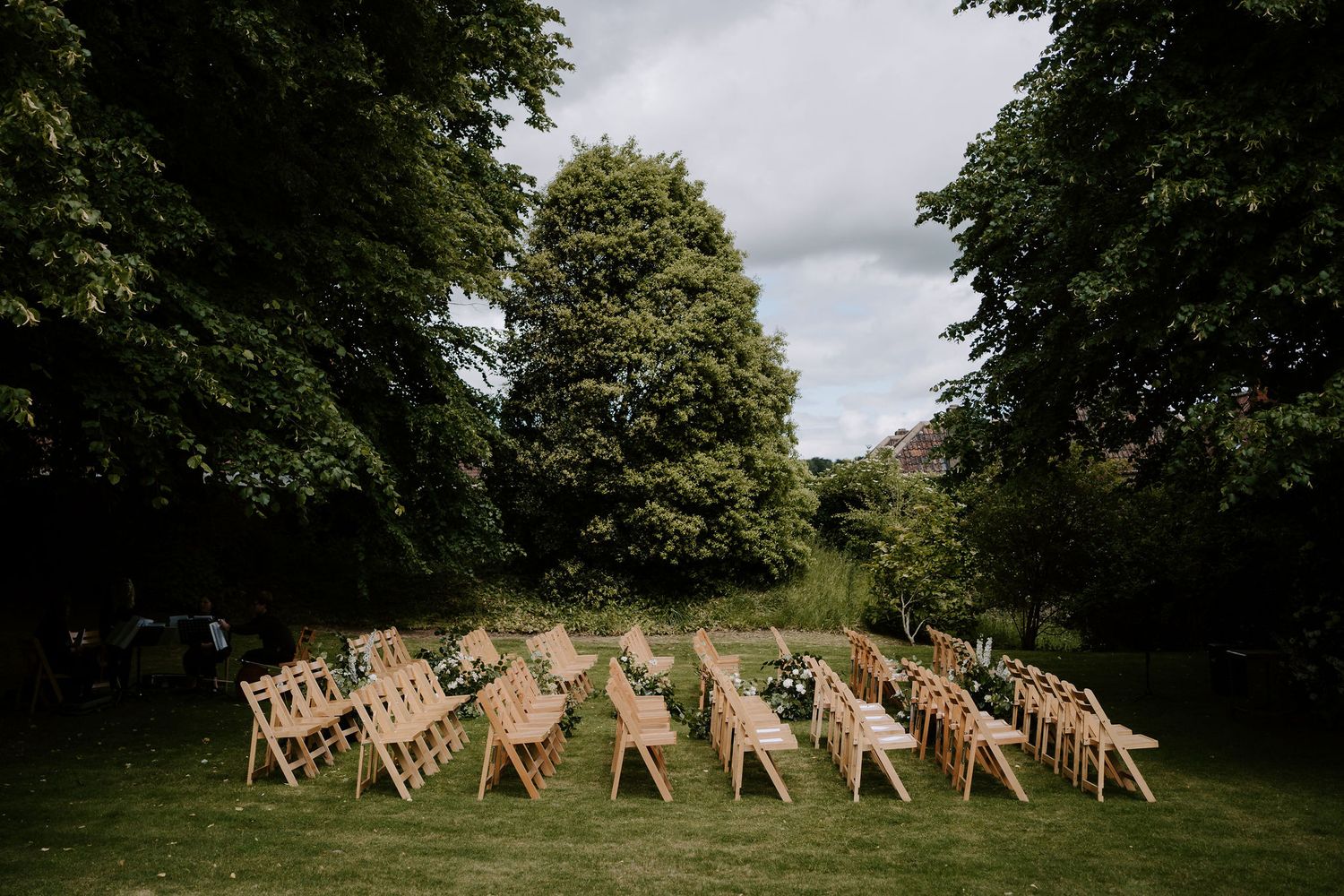 outdoor ceremony at hamswell house in bath