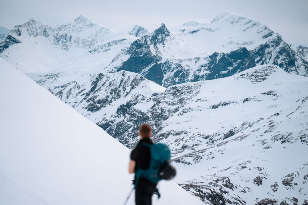Hiking and norwegian mountains in Sæbø