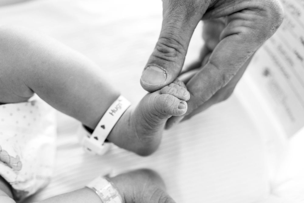 Close-up of baby feet and hospital bracelet — Fresh 48 newborn session in Southeast Texas