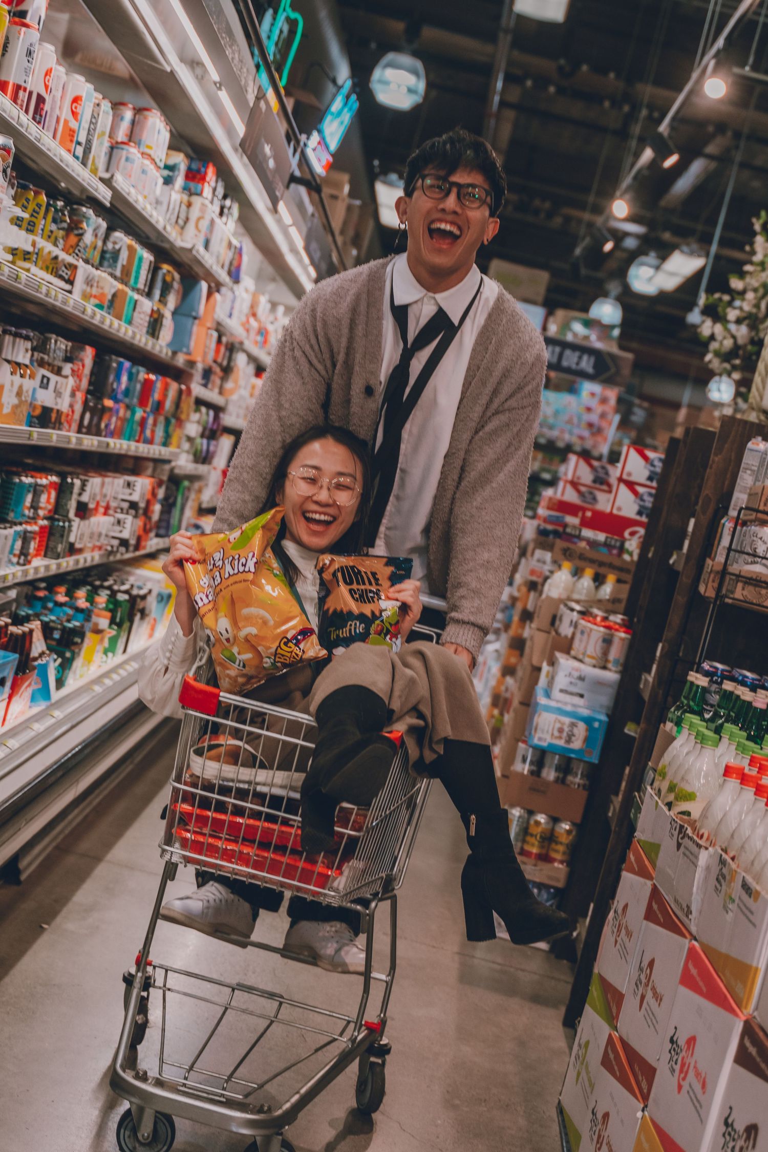 candid photos of a fun couple session inside a grocery store
