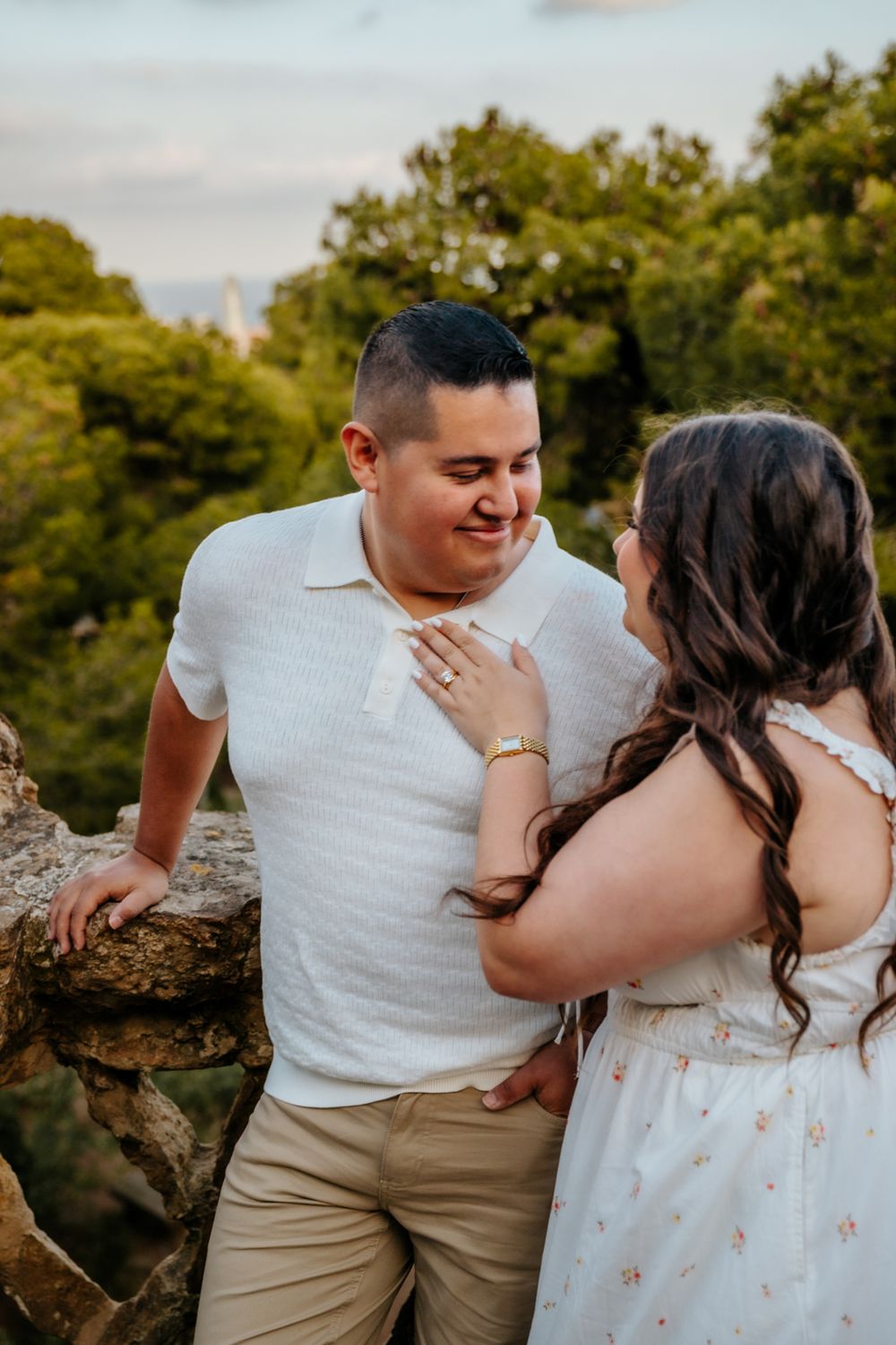 Vibrant and colorful photoshoot capturing couple’s happiness in Barcelona.