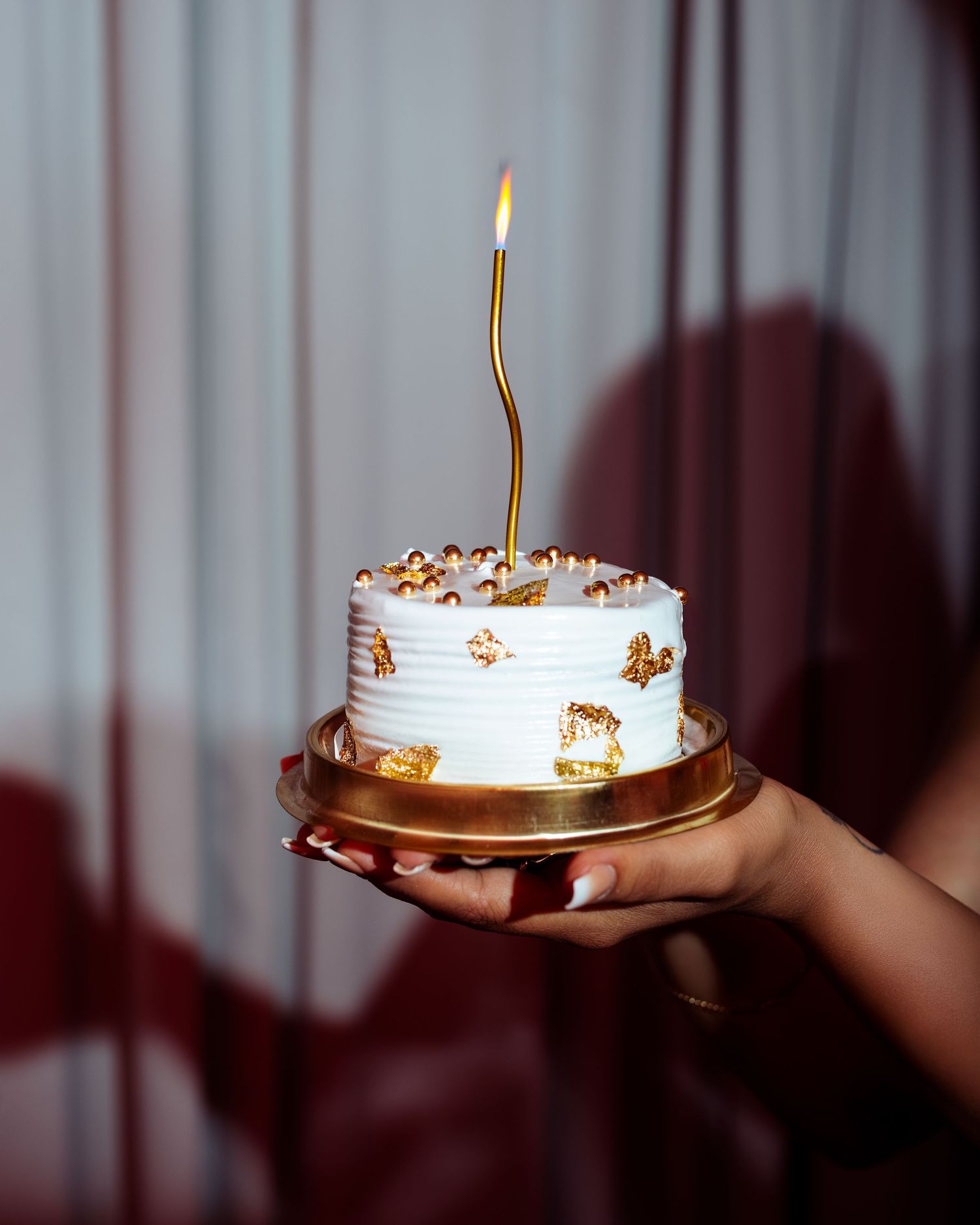 Sesion de fotos cumpleaños bizcocho, maquillaje fondo crema en la republica dominicana