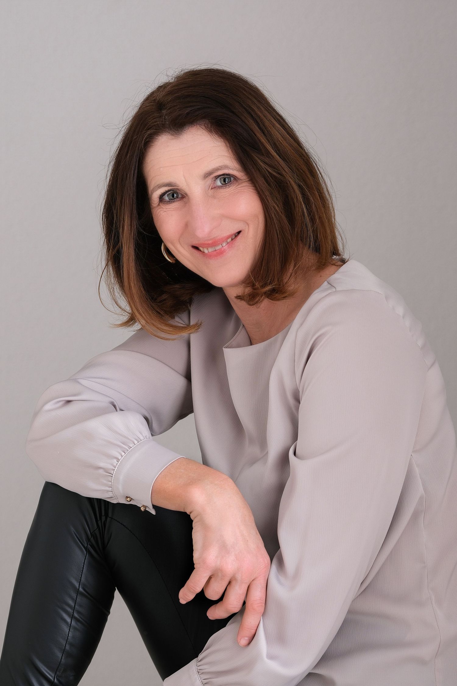Svetlo mini portretno fotografiranje v Brestanici – naraven profesionalni portret v Posavju.