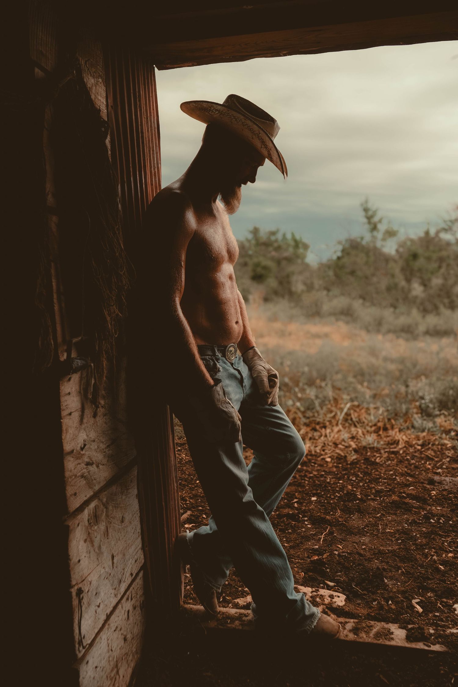southeast-ks-boudoir-outdoor-male-session