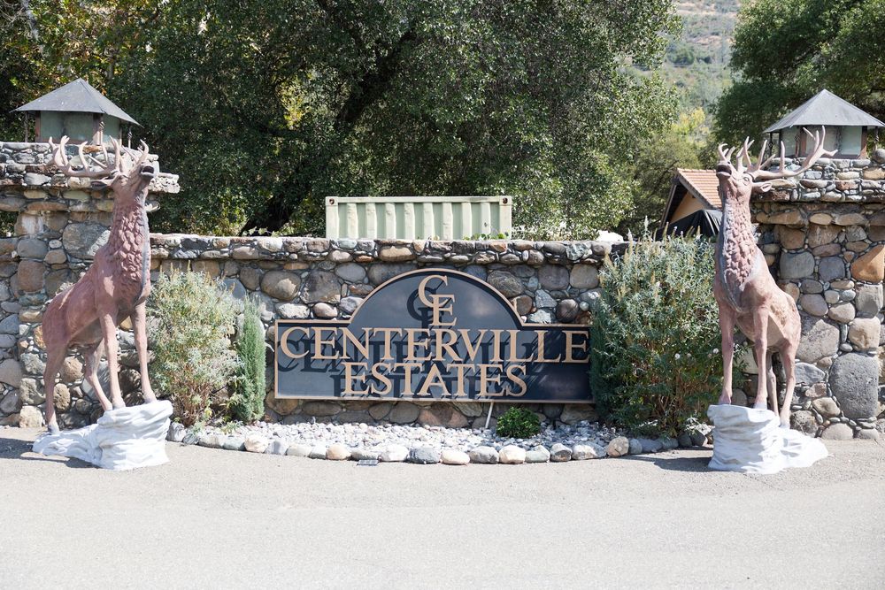 Entrance sign and stone wall at Centerville Estates wedding venue.