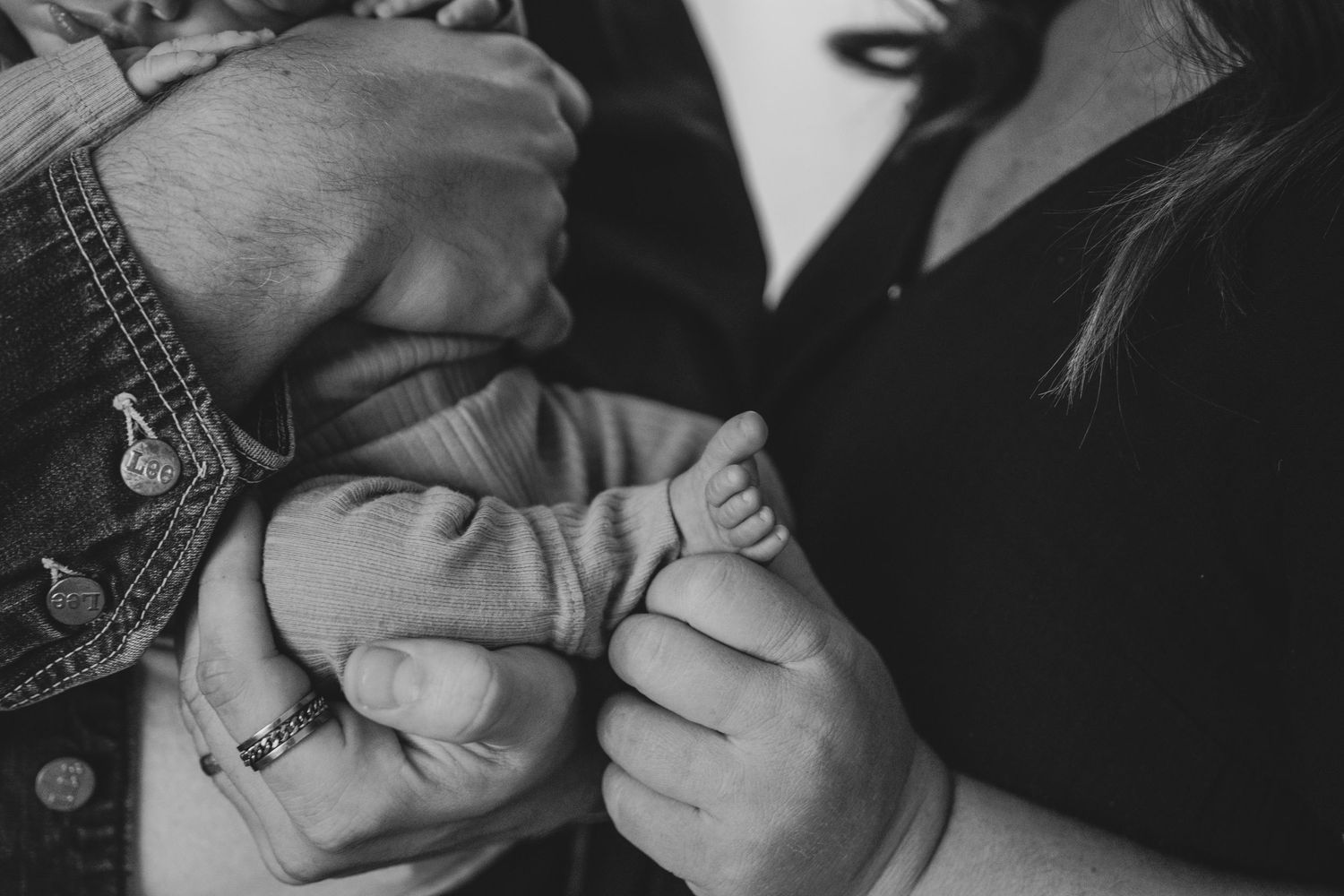 newborn, studio, lifestyle, family, mom and dad, West Michigan