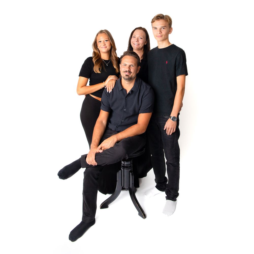 Familjefotografering. Ungdomar. Fotograf Maria Lantz, Studio i Trekanten, Kalmar, Småland.