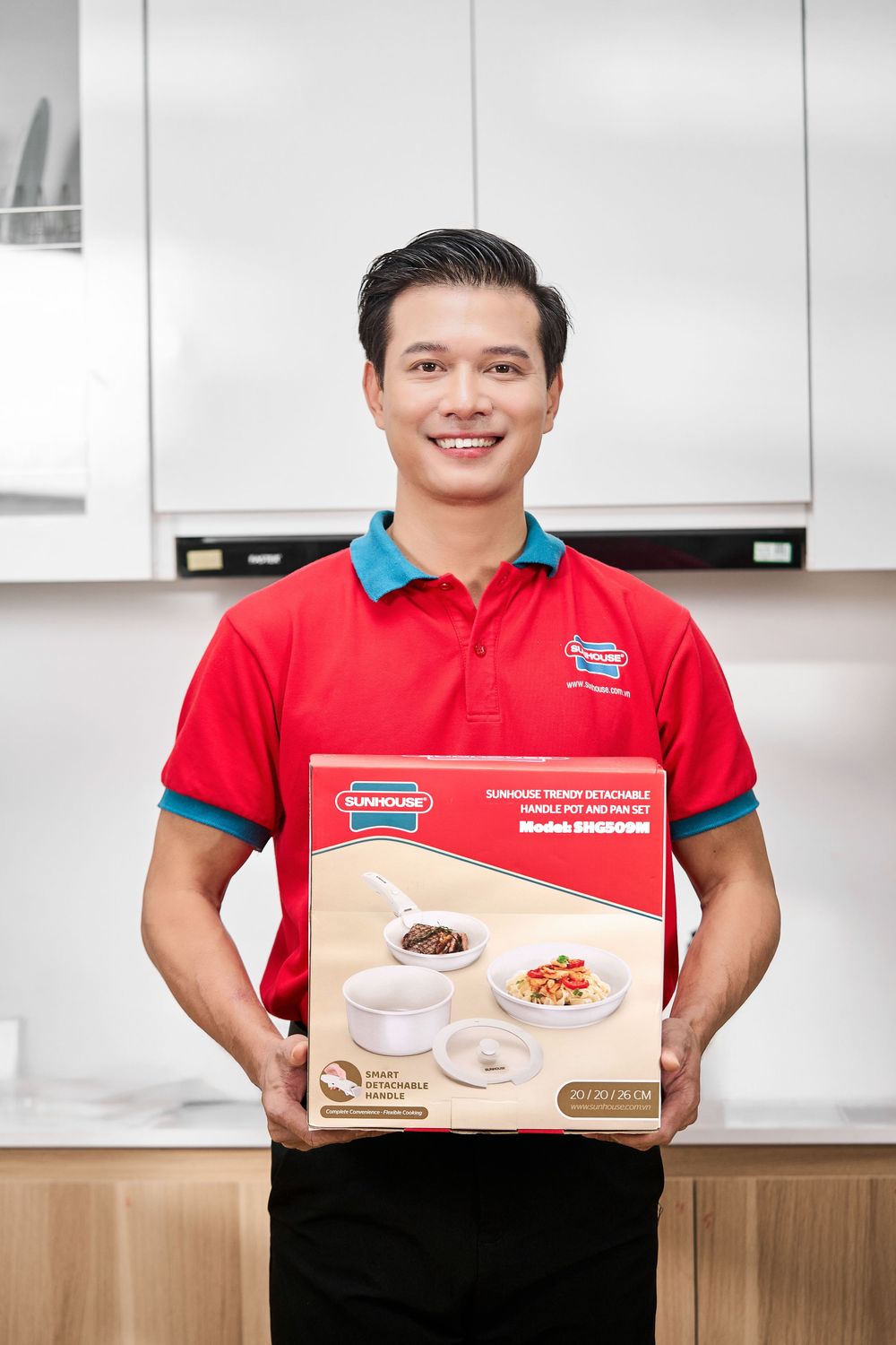Chụp ảnh đồ gia dụng với phong cách hiện, trong một căn bếp tràn ngập ánh sáng