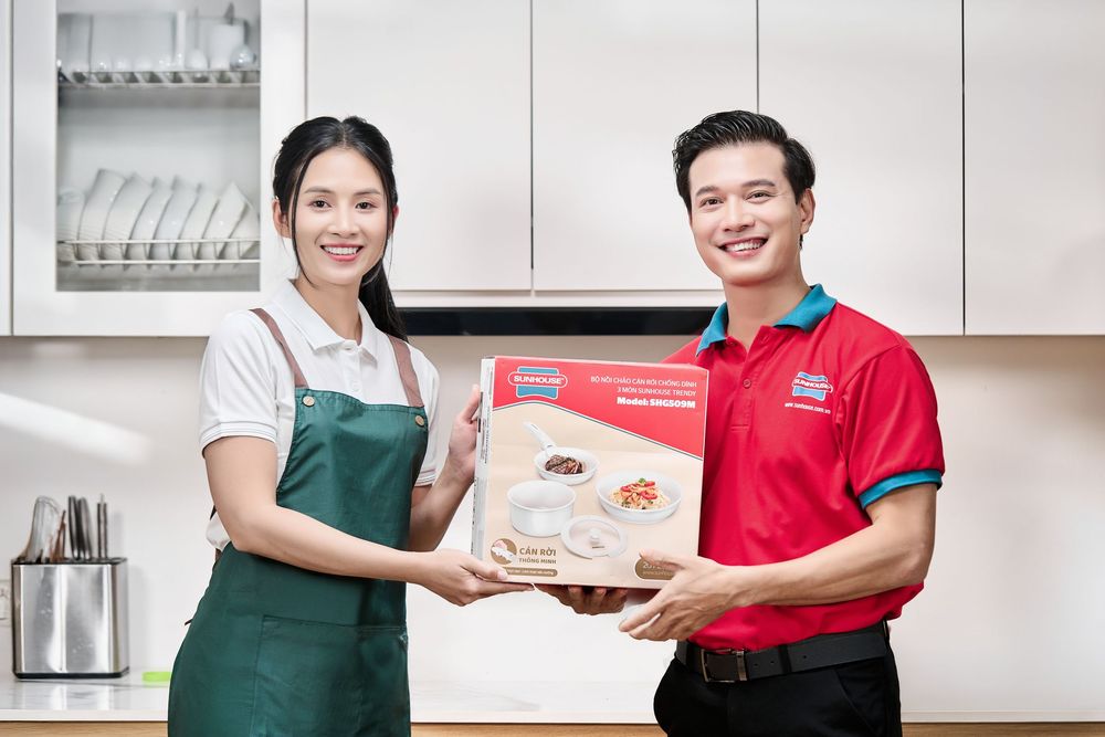 Chụp ảnh đồ gia dụng với phong cách hiện, trong một căn bếp tràn ngập ánh sáng