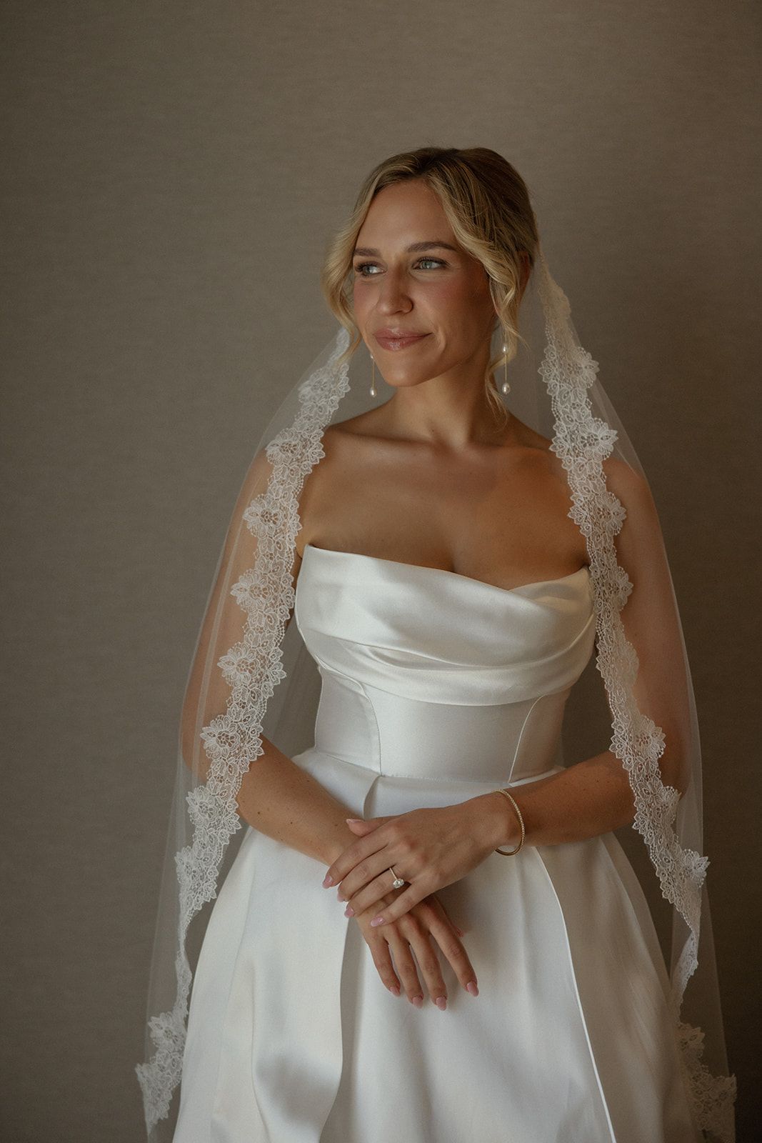 Bride getting ready at Bernardus lodge in Carmel Valley, Ca.