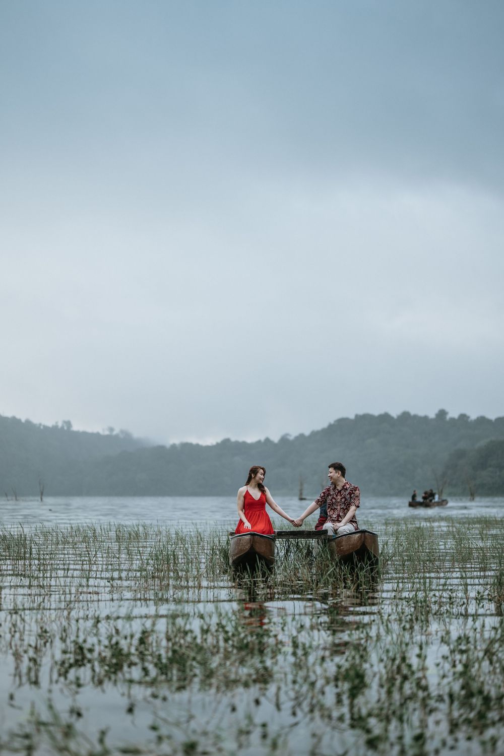 Bali couple photoshoot with Tamblinga Lake background