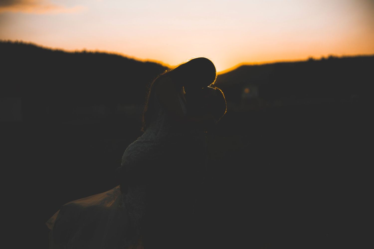 sunset photograph of married couples silhouette