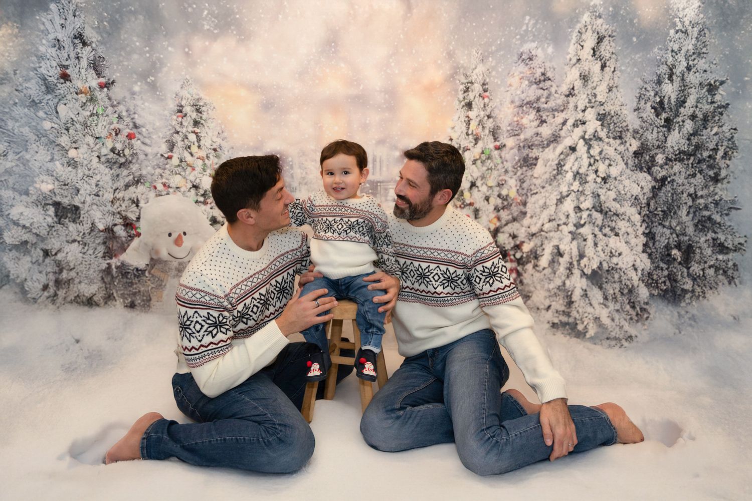 Photographe famille Noël Alpes-Maritimes, portrait parent et enfant en studio