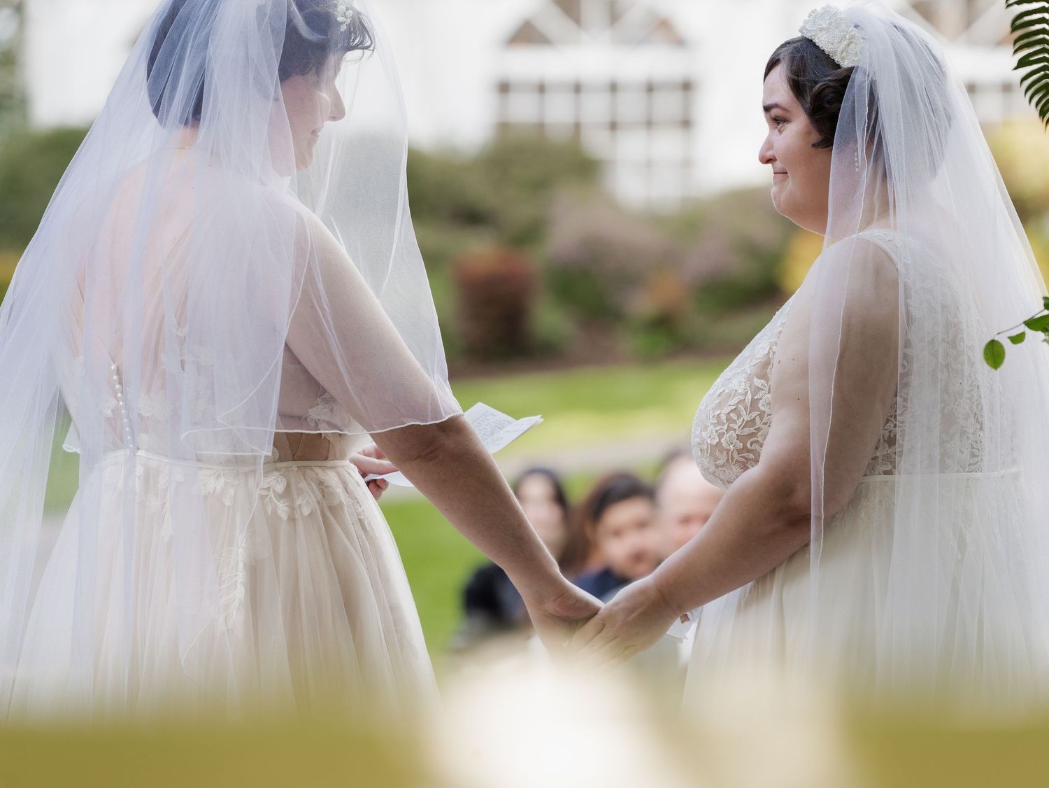 Elopement Photography in Portland. Photo taken by Ellingson Lane Photography. Bride and Groom. Kiss. Wedding Photography