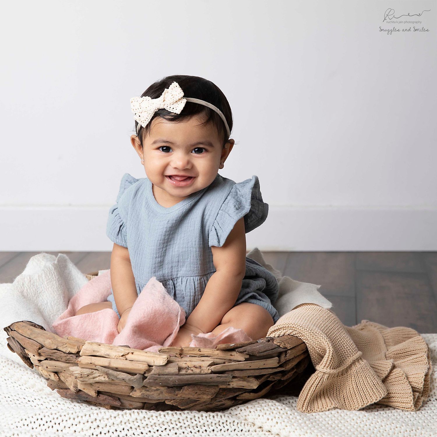 sitter session baby photoshoot six month baby photoshoot
