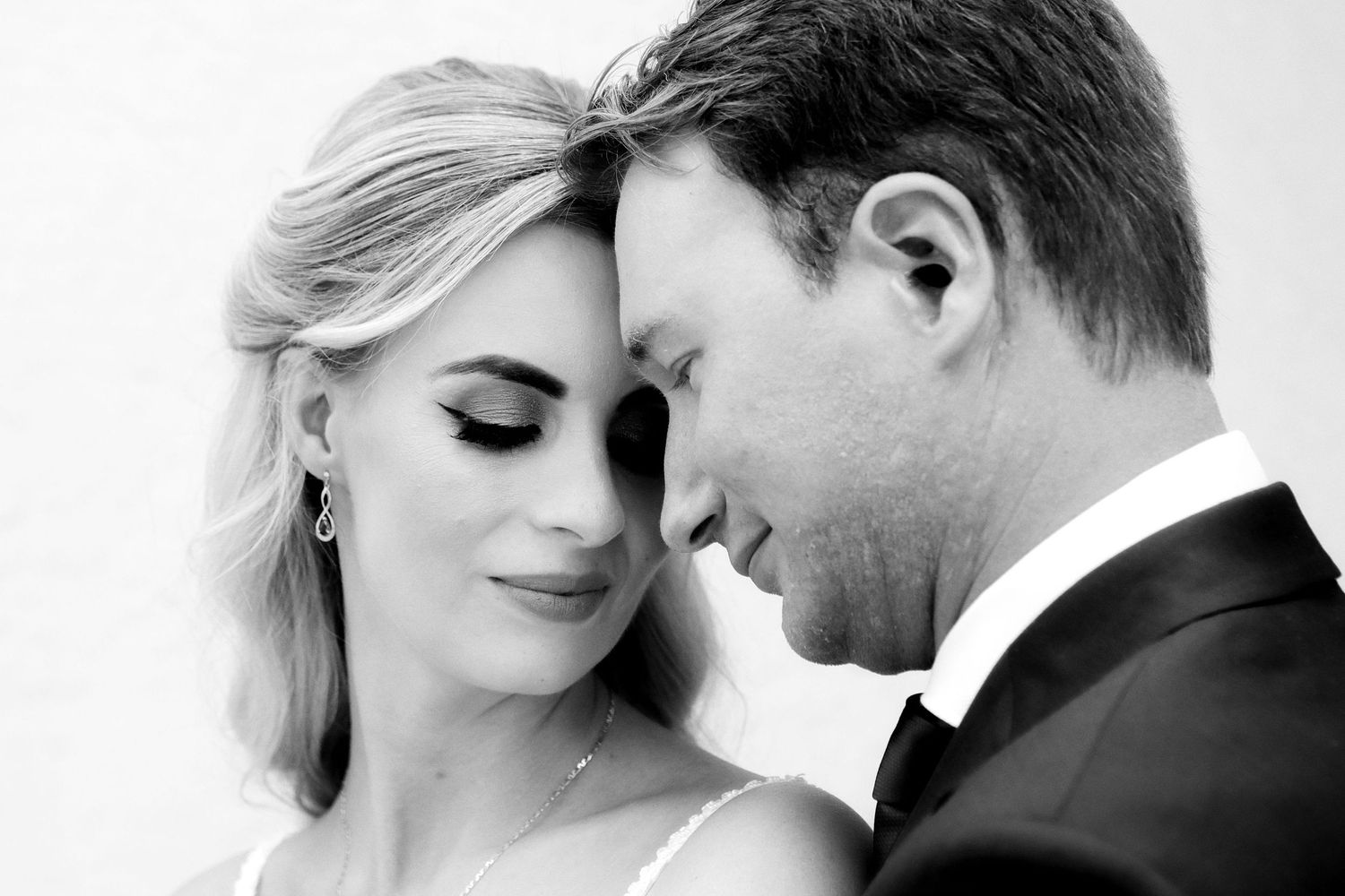 Professional photographer in Yeppoon, QLD, specializing in weddings, events, portraits, editorial, and corporate photography
