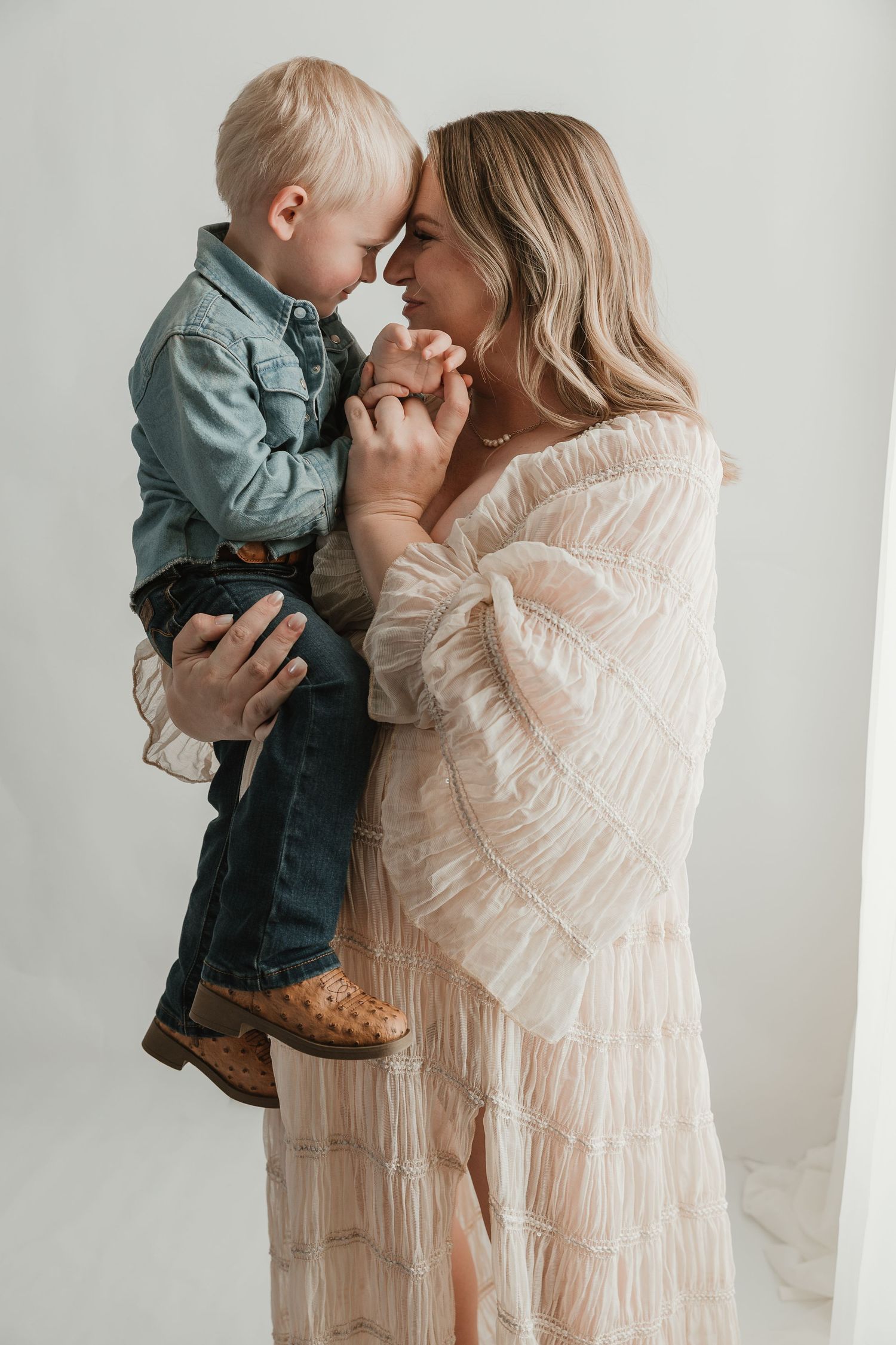 Include toddlers during your maternity photography session in Tyler Texas