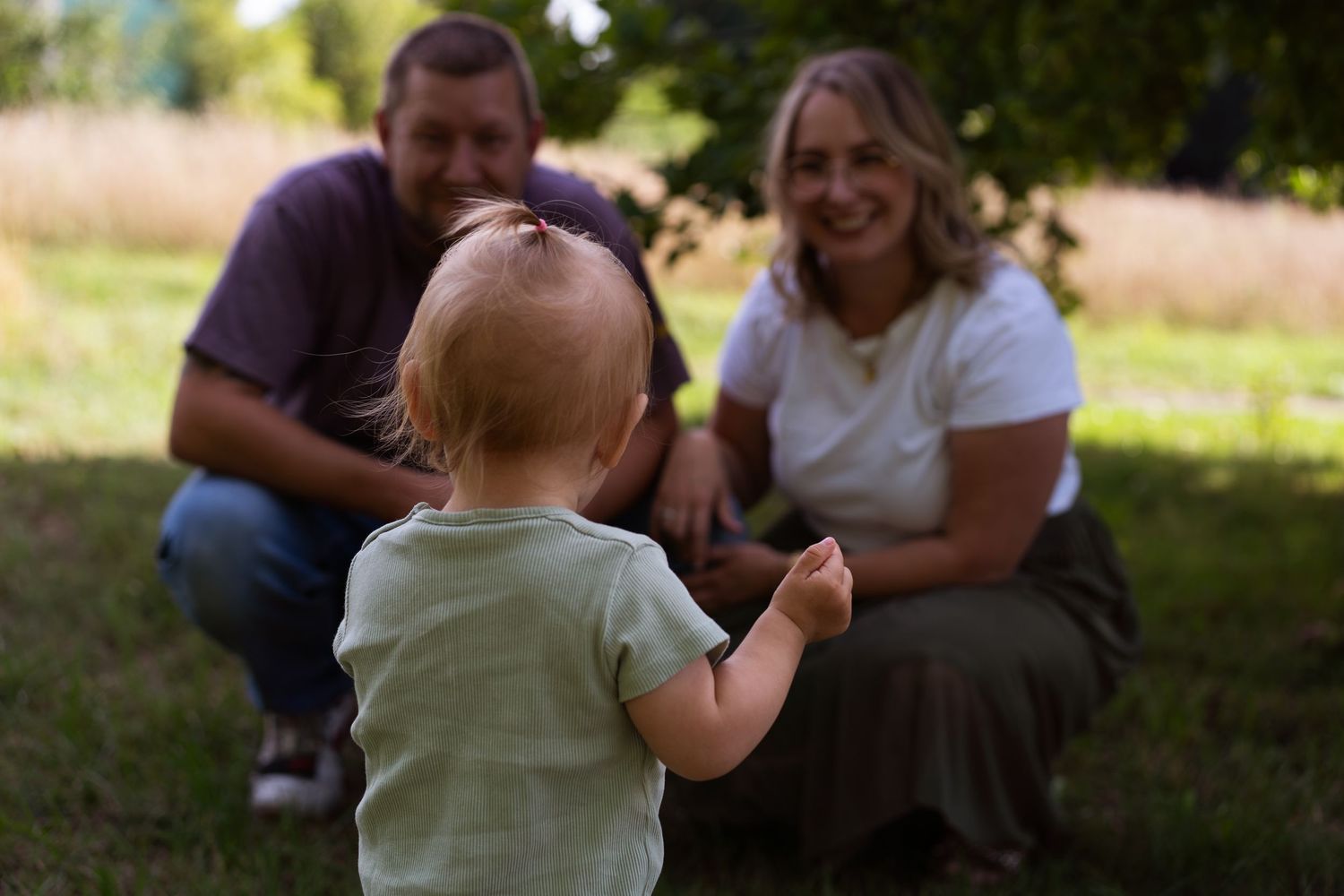 Baby bei einem natürlichen Familienshooting