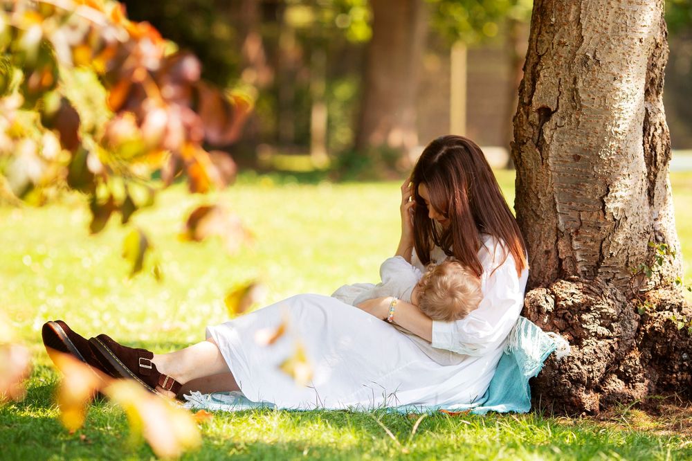 breastfeeding portrait by little wonderland photography widnes cheshire
