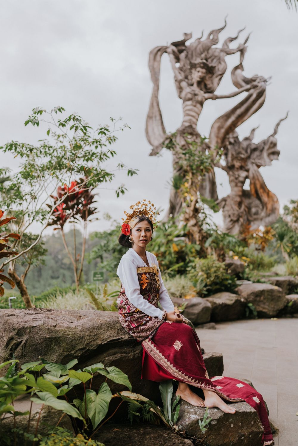 Solo photography in traditional Balinese dress at Taman Dedari Ubud.
