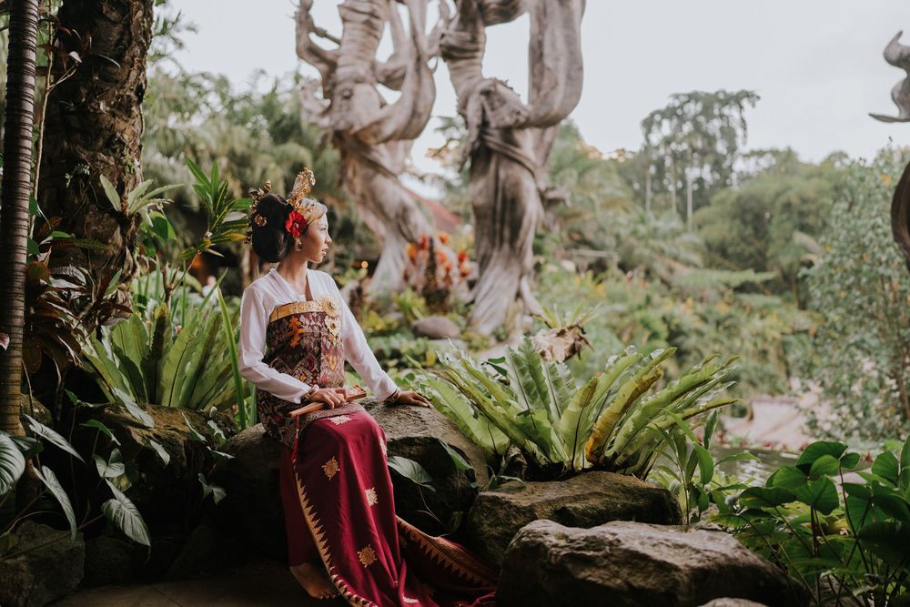 Professional solo photography with Balinese dress  at Taman Dedari Ubud.