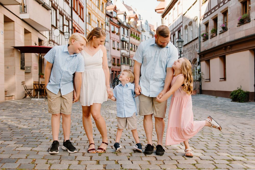 Family walking through Weißgerbergasse during Nuremberg family photoshoot