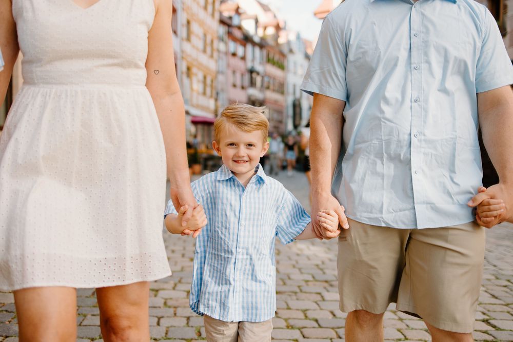 Family walking through Weißgerbergasse during Nuremberg family photoshoot