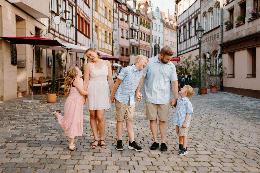Family walking through Weißgerbergasse during Nuremberg family photoshoot