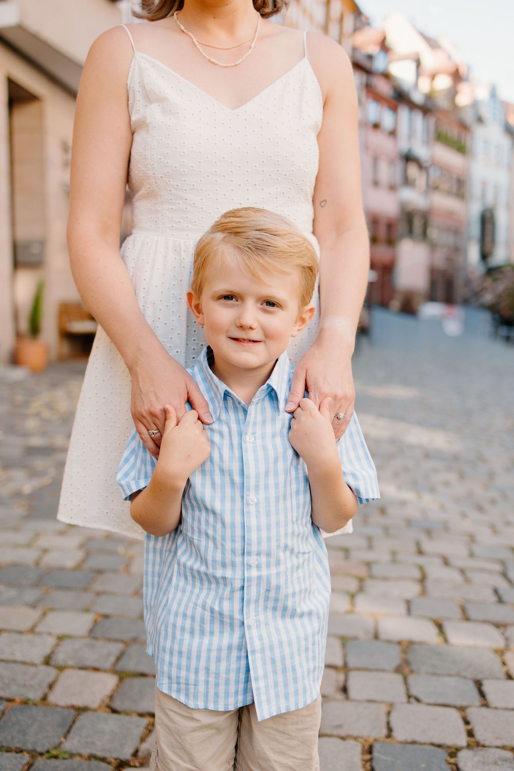 Family walking through Weißgerbergasse during Nuremberg family photoshoot