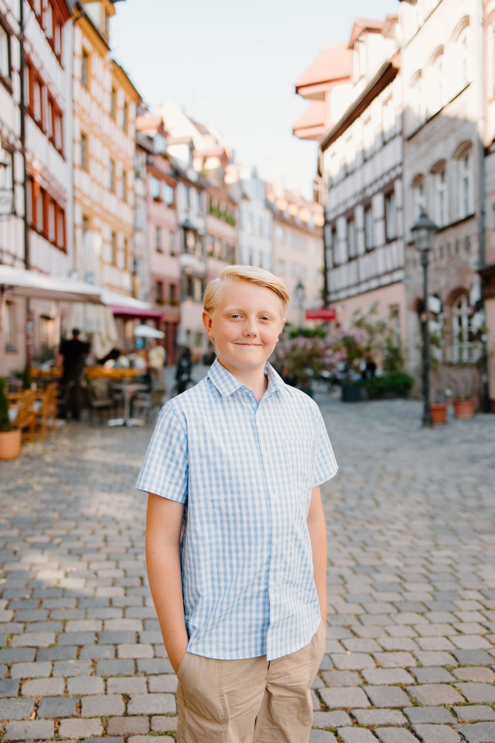 Family walking through Weißgerbergasse during Nuremberg family photoshoot
