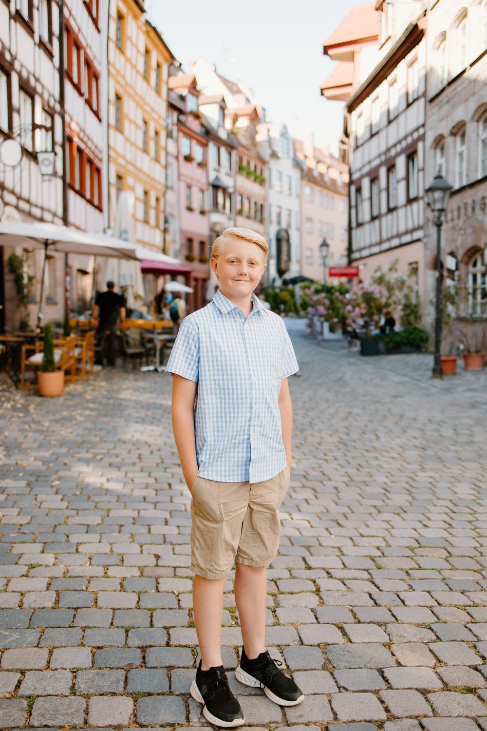 Family walking through Weißgerbergasse during Nuremberg family photoshoot