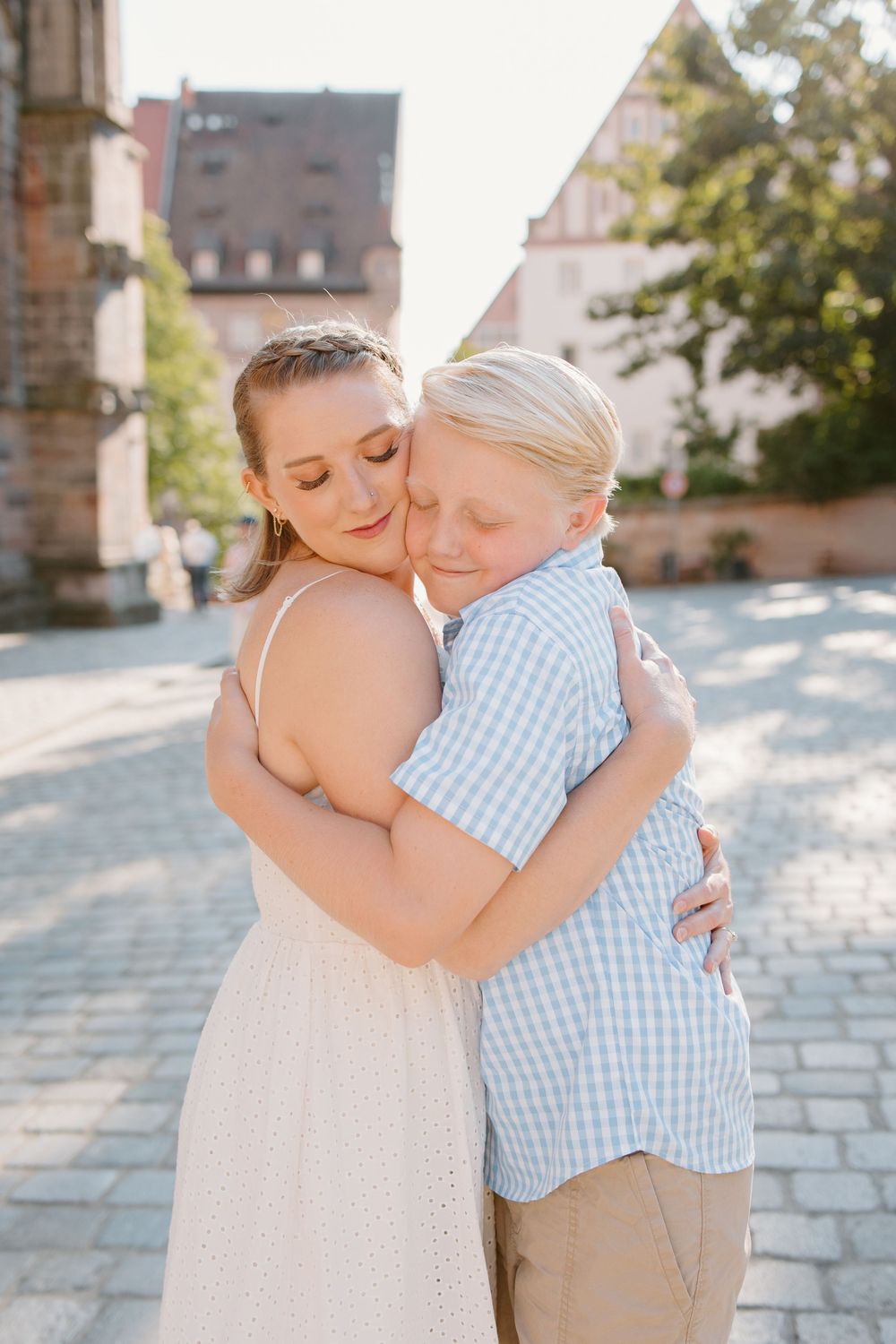 Family hugging and smiling during Nuremberg family photoshoot at St. Seebaldkirche