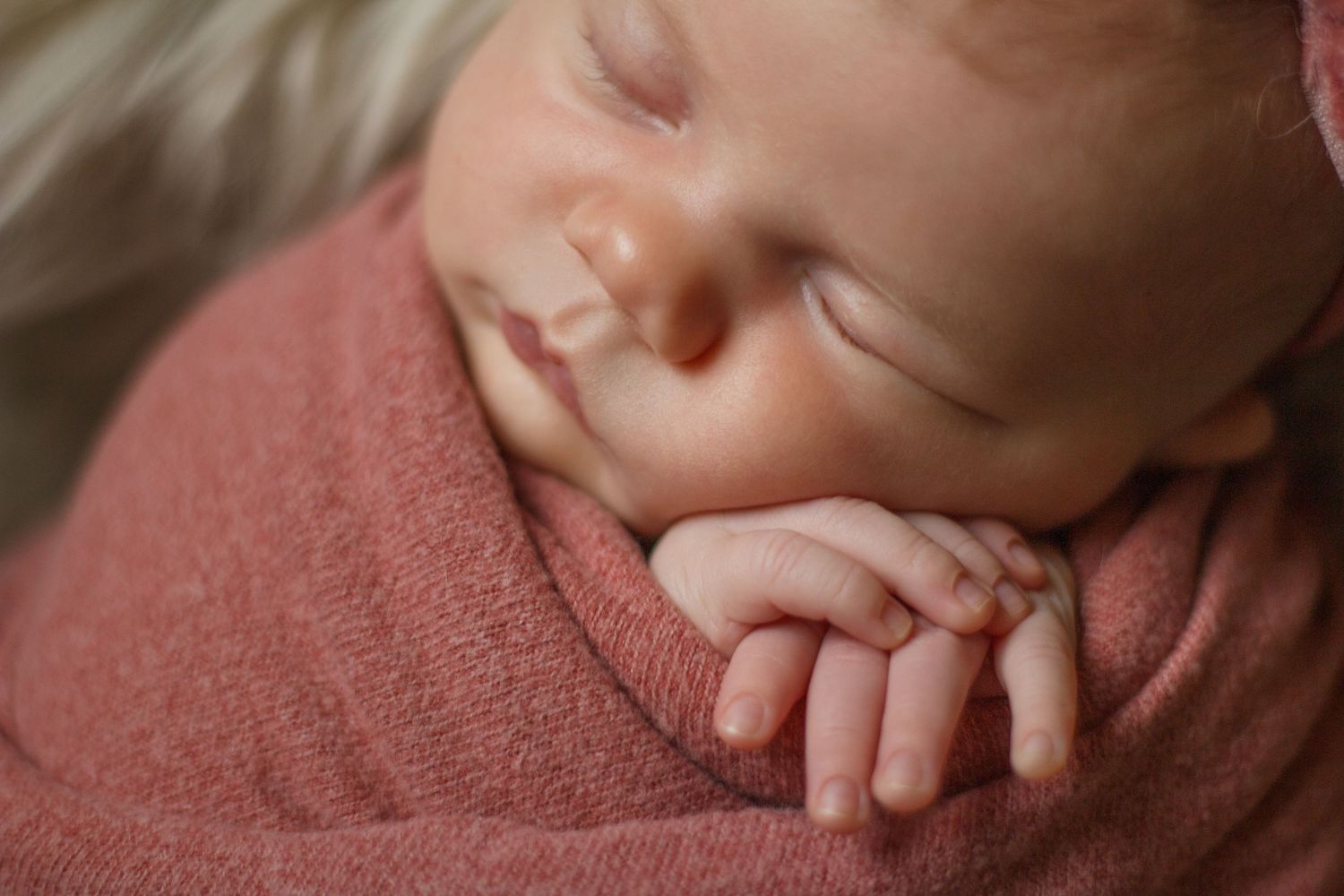 Dusty pink toned wrap/backdrop swatch for newborn photo sessions.