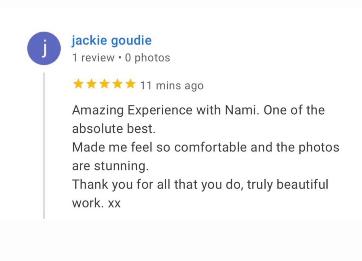 Five-star Google review by Jackie Goudie praising an amazing experience with Nami, highlighting comfort and stunning photos.