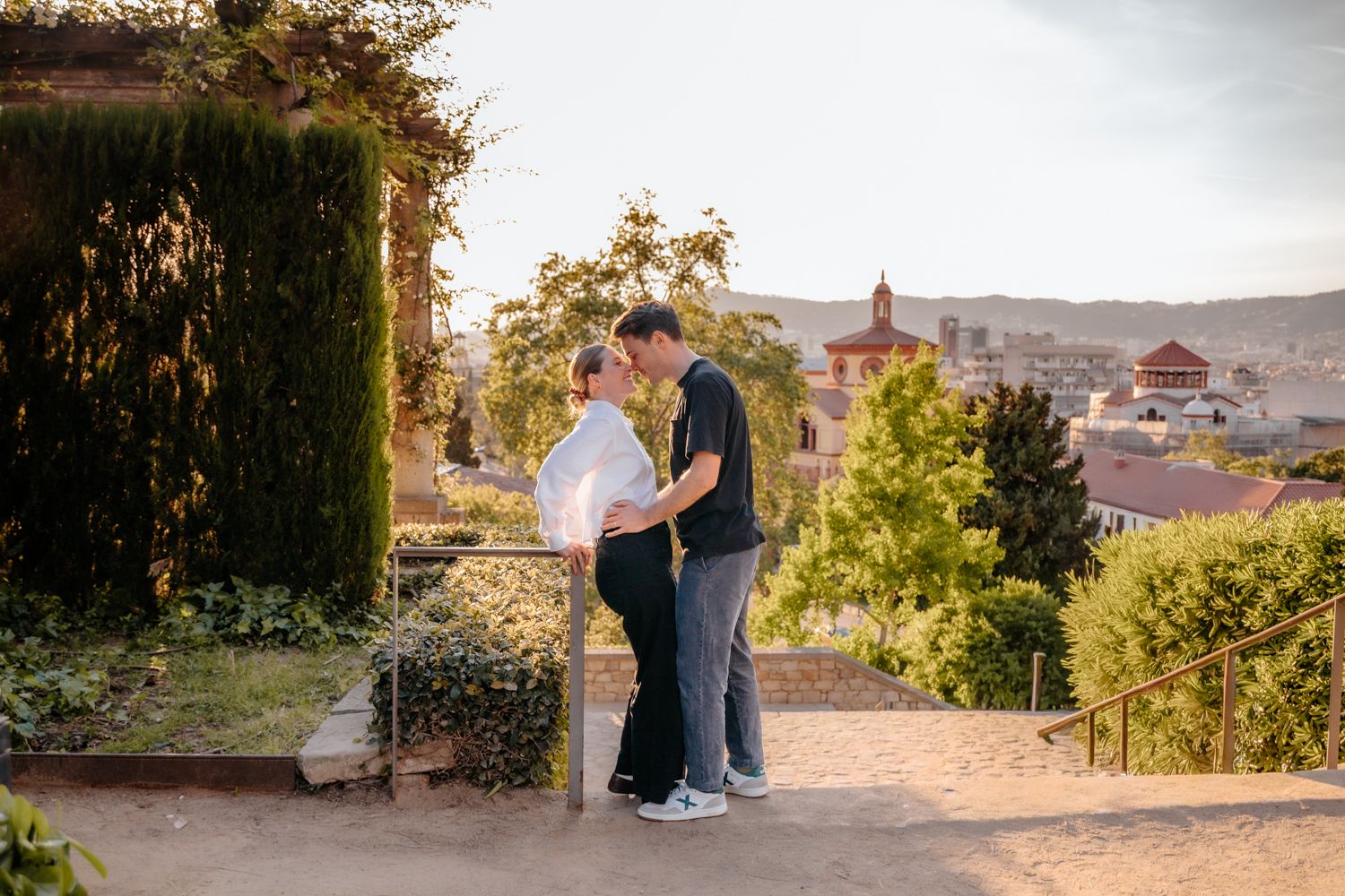 Romantic sunset couple photoshoot at the hidden Teatre Grec gardens in Barcelona, enjoying intimate late afternoon light.