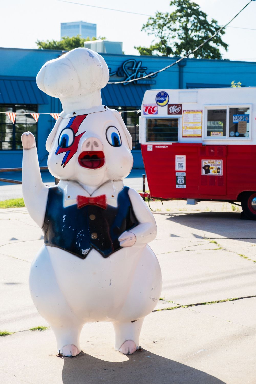 Piggy Stardust at Route 66 Cosmic Curios. Tulsa, OK. June 10, 2026. (David J. Manning)