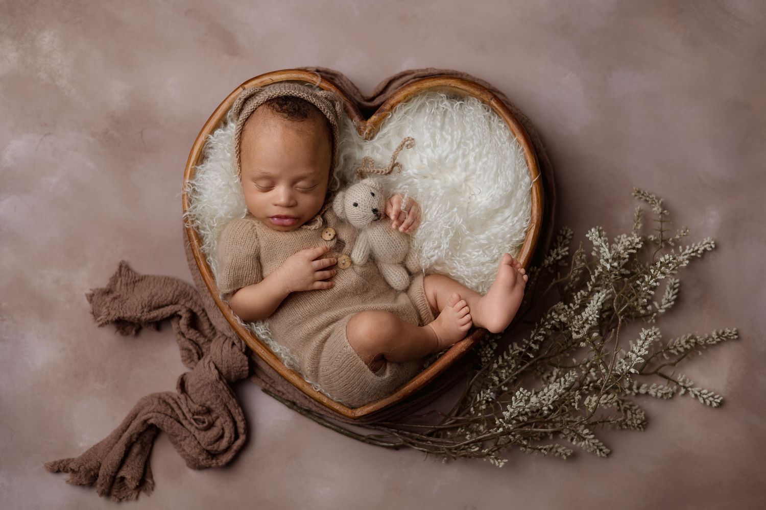 Miami newborn portrait studio, luxury newborn photography, baby photography Miami, newborn photo session guide