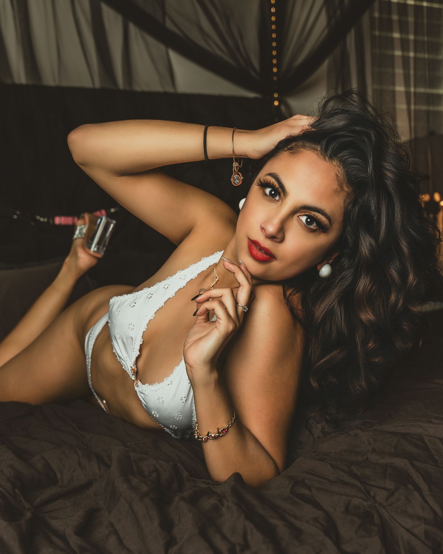 Boudoir photoshoots for women over 40