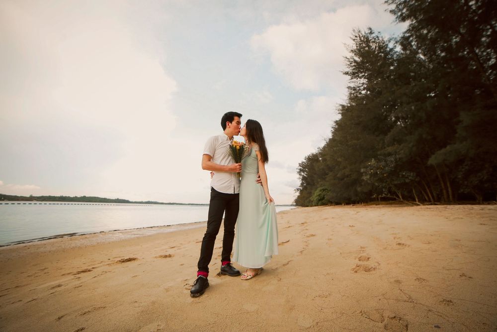 Engagement prewedding shoot of a couple during an outdoor, nature photoshoot in Singapore
