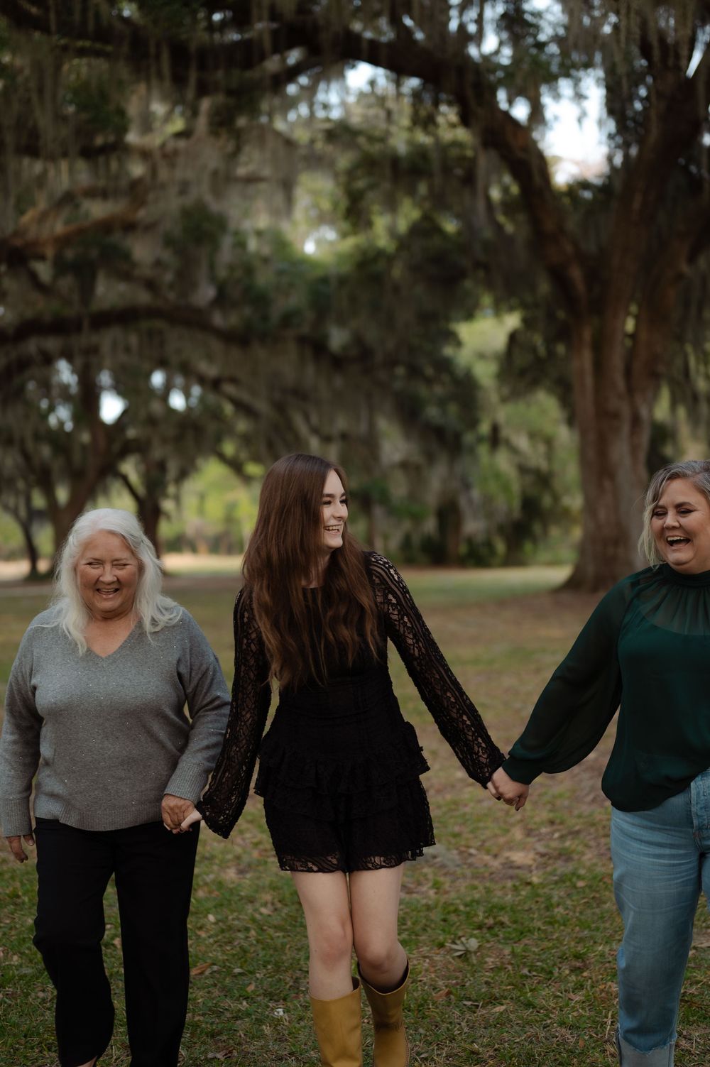 family photography with Spanish moss trees